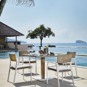 Стол обеденный из техноротанга Brafta Dining Collection Skyline Design 100х100 см
